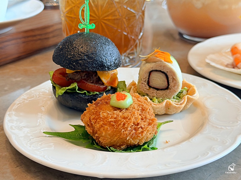 台北下午茶推薦｜台北六福萬怡酒店 THE Lounge JC CAT童話秘境花園雙人下午茶，12道夢幻甜鹹點，和閨蜜一起走進童話世界！ @兔貝比的菲比尋嚐