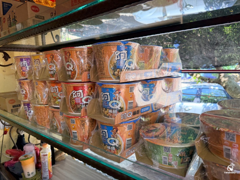 宜蘭頭城景點｜玄德宮泡麵土地公，拜拜免費吃泡麵、打卡送Q萌土地公鑰匙圈，還能抽iPhone！ @兔貝比的菲比尋嚐