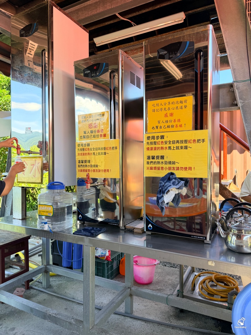 宜蘭頭城景點｜玄德宮泡麵土地公，拜拜免費吃泡麵、打卡送Q萌土地公鑰匙圈，還能抽iPhone！ @兔貝比的菲比尋嚐