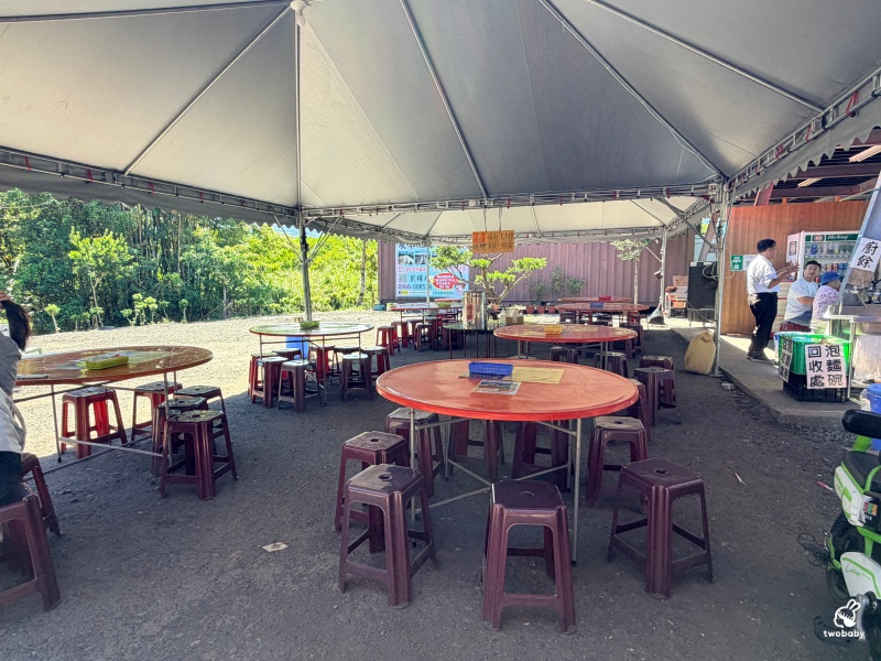 宜蘭頭城景點｜玄德宮泡麵土地公，拜拜免費吃泡麵、打卡送Q萌土地公鑰匙圈，還能抽iPhone！ @兔貝比的菲比尋嚐