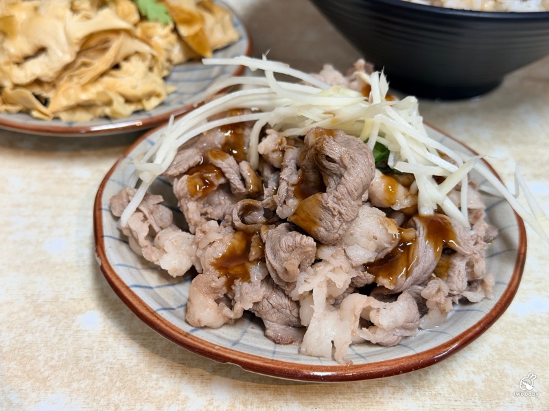 宜蘭頭城美食推薦｜阿源羊肉湯 人氣當歸羊肉湯甘甜不腥 黏嘴滷肉飯、沙茶羊肉拌飯都必點！ @兔貝比的菲比尋嚐