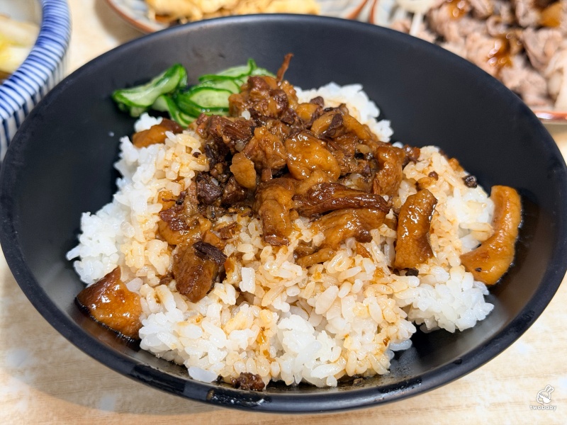 宜蘭頭城美食推薦｜阿源羊肉湯 人氣當歸羊肉湯甘甜不腥 黏嘴滷肉飯、沙茶羊肉拌飯都必點！ @兔貝比的菲比尋嚐