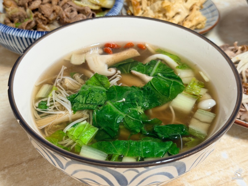 宜蘭頭城美食推薦｜阿源羊肉湯 人氣當歸羊肉湯甘甜不腥 黏嘴滷肉飯、沙茶羊肉拌飯都必點！ @兔貝比的菲比尋嚐