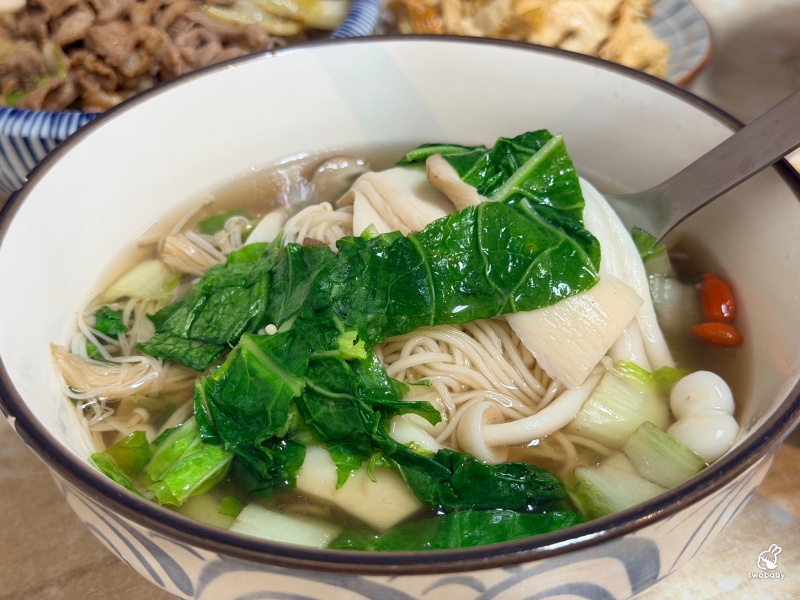 宜蘭頭城美食推薦｜阿源羊肉湯 人氣當歸羊肉湯甘甜不腥 黏嘴滷肉飯、沙茶羊肉拌飯都必點！ @兔貝比的菲比尋嚐