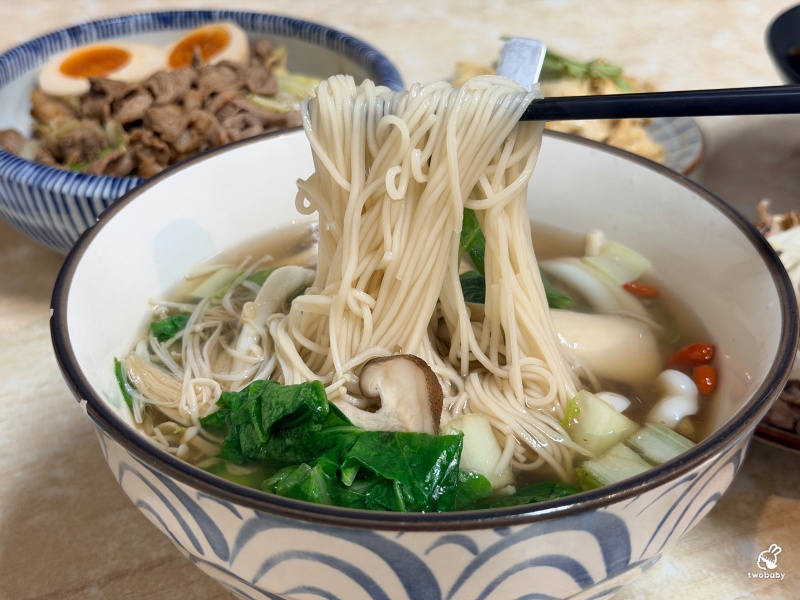 宜蘭頭城美食推薦｜阿源羊肉湯 人氣當歸羊肉湯甘甜不腥 黏嘴滷肉飯、沙茶羊肉拌飯都必點！ @兔貝比的菲比尋嚐
