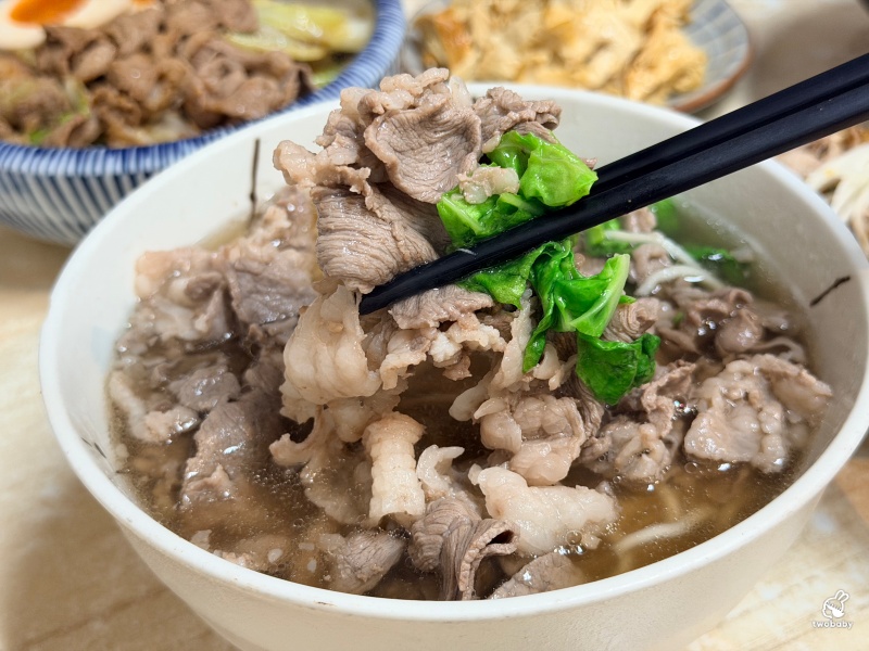 宜蘭頭城美食推薦｜阿源羊肉湯 人氣當歸羊肉湯甘甜不腥 黏嘴滷肉飯、沙茶羊肉拌飯都必點！ @兔貝比的菲比尋嚐