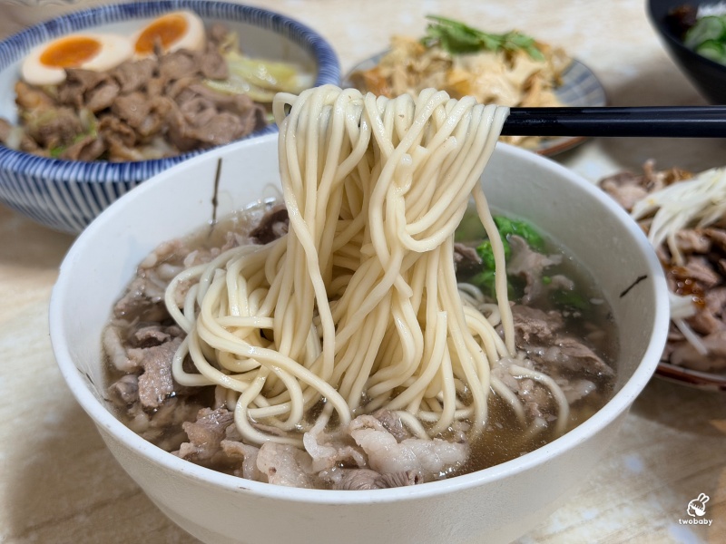 宜蘭頭城美食推薦｜阿源羊肉湯 人氣當歸羊肉湯甘甜不腥 黏嘴滷肉飯、沙茶羊肉拌飯都必點！ @兔貝比的菲比尋嚐
