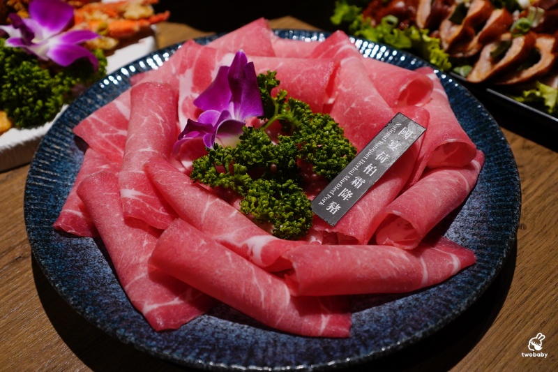 台北鮑魚雞湯火鍋|星曜雞湯 雞湯 火鍋 酒肆 二訪雞湯界LV再升級!花膠全雞鮮鮑金湯、A5日本和牛、活龍蝦一次滿足!活龍蝦買一送一 父親節加碼送活鮑 @兔貝比的菲比尋嚐 台北鮑魚雞湯火鍋|星曜雞湯 雞湯 火鍋 酒肆 二訪雞湯界LV再升級!花膠全雞鮮鮑金湯、A5日本和牛、活龍蝦一次滿足!活龍蝦買一送一 父親節加碼送活鮑 @兔貝比的菲比尋嚐