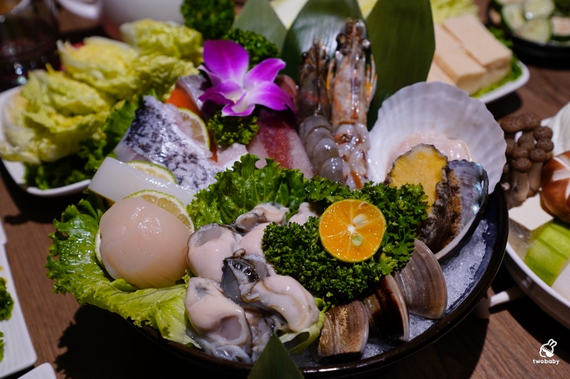 台北鮑魚雞湯火鍋|星曜雞湯 雞湯 火鍋 酒肆 二訪雞湯界LV再升級!花膠全雞鮮鮑金湯、A5日本和牛、活龍蝦一次滿足!活龍蝦買一送一 父親節加碼送活鮑 @兔貝比的菲比尋嚐 台北鮑魚雞湯火鍋|星曜雞湯 雞湯 火鍋 酒肆 二訪雞湯界LV再升級!花膠全雞鮮鮑金湯、A5日本和牛、活龍蝦一次滿足!活龍蝦買一送一 父親節加碼送活鮑 @兔貝比的菲比尋嚐