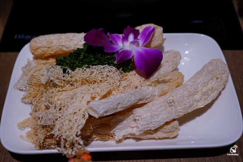 台北鮑魚雞湯火鍋|星曜雞湯 雞湯 火鍋 酒肆 二訪雞湯界LV再升級!花膠全雞鮮鮑金湯、A5日本和牛、活龍蝦一次滿足!活龍蝦買一送一 父親節加碼送活鮑 @兔貝比的菲比尋嚐 台北鮑魚雞湯火鍋|星曜雞湯 雞湯 火鍋 酒肆 二訪雞湯界LV再升級!花膠全雞鮮鮑金湯、A5日本和牛、活龍蝦一次滿足!活龍蝦買一送一 父親節加碼送活鮑 @兔貝比的菲比尋嚐