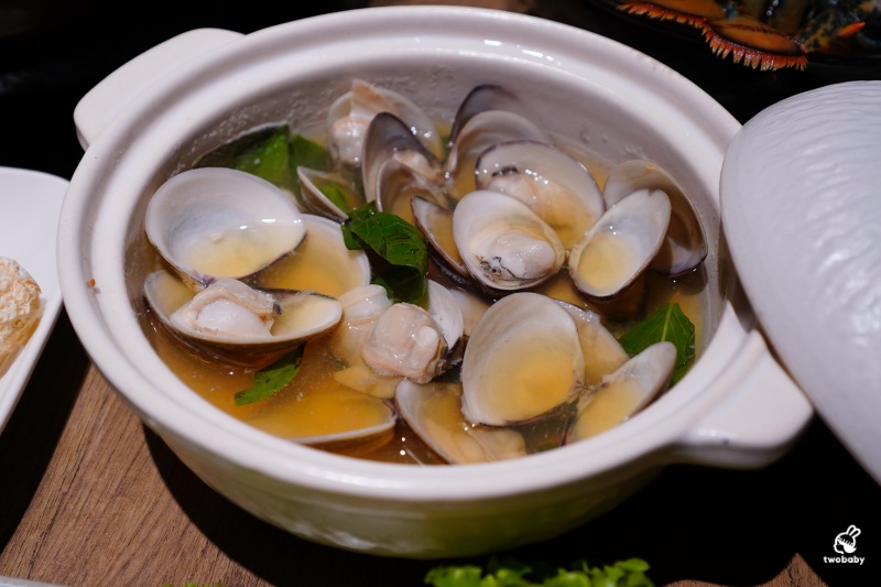 台北鮑魚雞湯火鍋|星曜雞湯 雞湯 火鍋 酒肆 二訪雞湯界LV再升級!花膠全雞鮮鮑金湯、A5日本和牛、活龍蝦一次滿足!活龍蝦買一送一 父親節加碼送活鮑 @兔貝比的菲比尋嚐 台北鮑魚雞湯火鍋|星曜雞湯 雞湯 火鍋 酒肆 二訪雞湯界LV再升級!花膠全雞鮮鮑金湯、A5日本和牛、活龍蝦一次滿足!活龍蝦買一送一 父親節加碼送活鮑 @兔貝比的菲比尋嚐