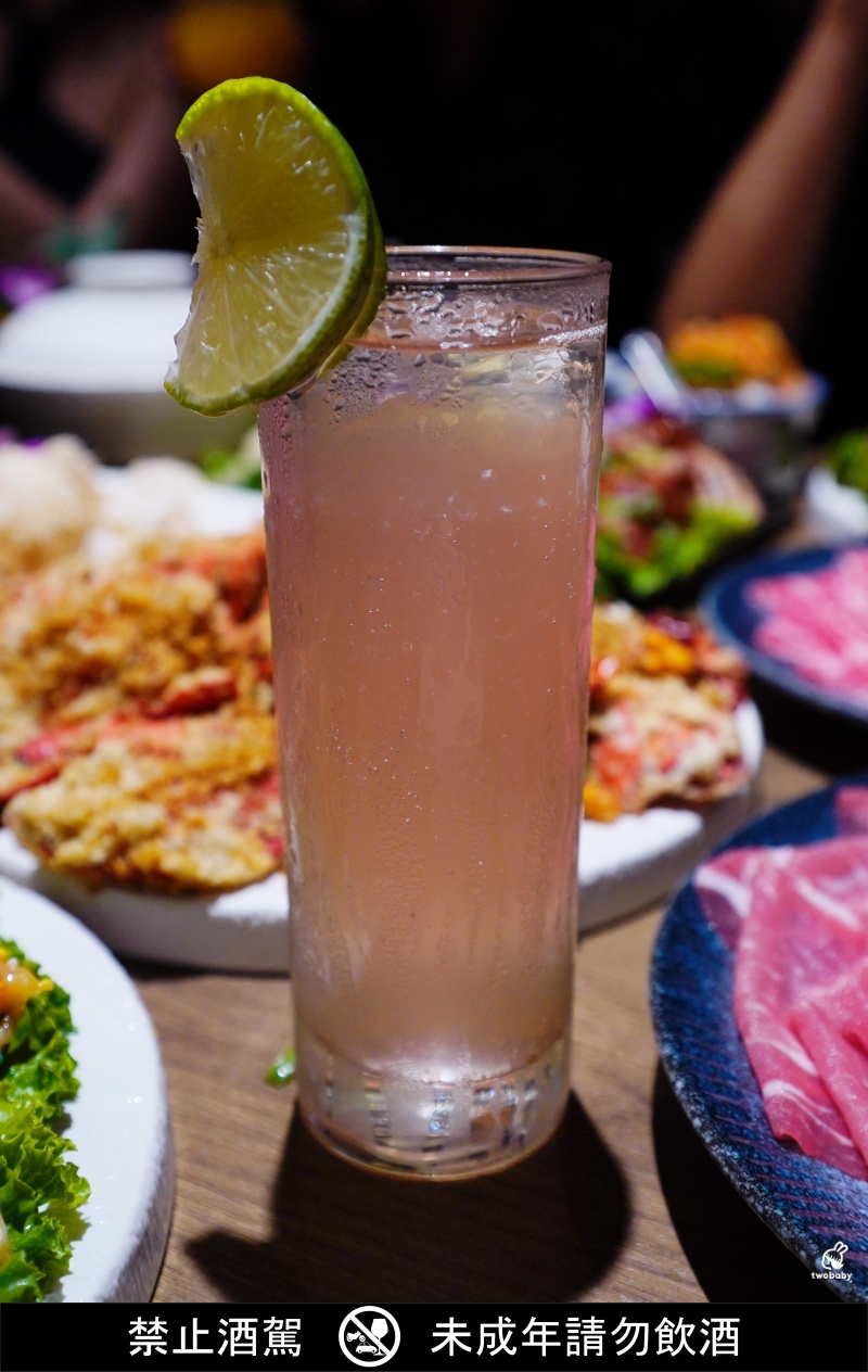 台北鮑魚雞湯火鍋|星曜雞湯 雞湯 火鍋 酒肆 二訪雞湯界LV再升級!花膠全雞鮮鮑金湯、A5日本和牛、活龍蝦一次滿足!活龍蝦買一送一 父親節加碼送活鮑 @兔貝比的菲比尋嚐 台北鮑魚雞湯火鍋|星曜雞湯 雞湯 火鍋 酒肆 二訪雞湯界LV再升級!花膠全雞鮮鮑金湯、A5日本和牛、活龍蝦一次滿足!活龍蝦買一送一 父親節加碼送活鮑 @兔貝比的菲比尋嚐