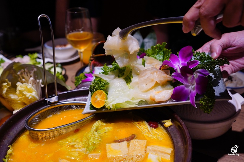 台北鮑魚雞湯火鍋|星曜雞湯 雞湯 火鍋 酒肆 二訪雞湯界LV再升級!花膠全雞鮮鮑金湯、A5日本和牛、活龍蝦一次滿足!活龍蝦買一送一 父親節加碼送活鮑 @兔貝比的菲比尋嚐 台北鮑魚雞湯火鍋|星曜雞湯 雞湯 火鍋 酒肆 二訪雞湯界LV再升級!花膠全雞鮮鮑金湯、A5日本和牛、活龍蝦一次滿足!活龍蝦買一送一 父親節加碼送活鮑 @兔貝比的菲比尋嚐
