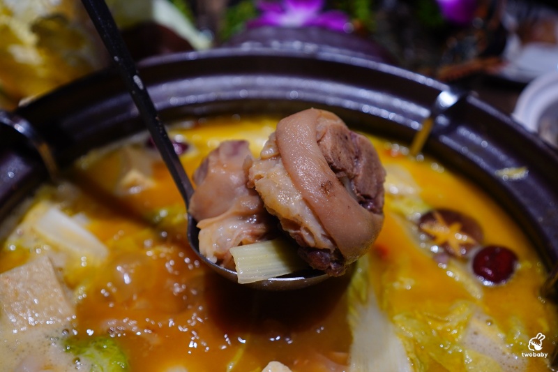 台北鮑魚雞湯火鍋|星曜雞湯 雞湯 火鍋 酒肆 二訪雞湯界LV再升級!花膠全雞鮮鮑金湯、A5日本和牛、活龍蝦一次滿足!活龍蝦買一送一 父親節加碼送活鮑 @兔貝比的菲比尋嚐 台北鮑魚雞湯火鍋|星曜雞湯 雞湯 火鍋 酒肆 二訪雞湯界LV再升級!花膠全雞鮮鮑金湯、A5日本和牛、活龍蝦一次滿足!活龍蝦買一送一 父親節加碼送活鮑 @兔貝比的菲比尋嚐