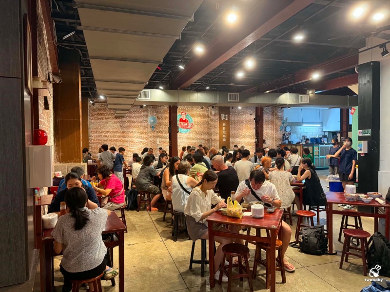 厚道飲食店｜鶯歌老街必吃美食，招牌古早味排骨飯必點！懷舊復古風，一開門就滿座！ @兔貝比的菲比尋嚐