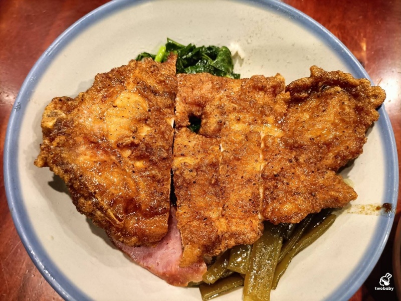 厚道飲食店｜鶯歌老街必吃美食，招牌古早味排骨飯必點！懷舊復古風，一開門就滿座！ @兔貝比的菲比尋嚐
