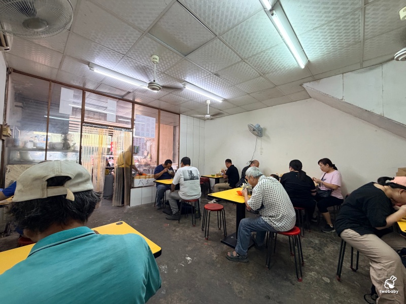 賴蚵仔之家 在地30年老店！超大顆鮮蚵配上鮮甜魚肉湯，在地人的台式早午餐！ @兔貝比的菲比尋嚐