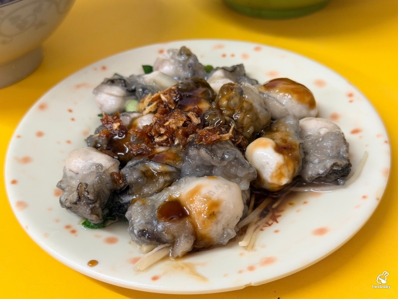 賴蚵仔之家 在地30年老店！超大顆鮮蚵配上鮮甜魚肉湯，在地人的台式早午餐！ @兔貝比的菲比尋嚐
