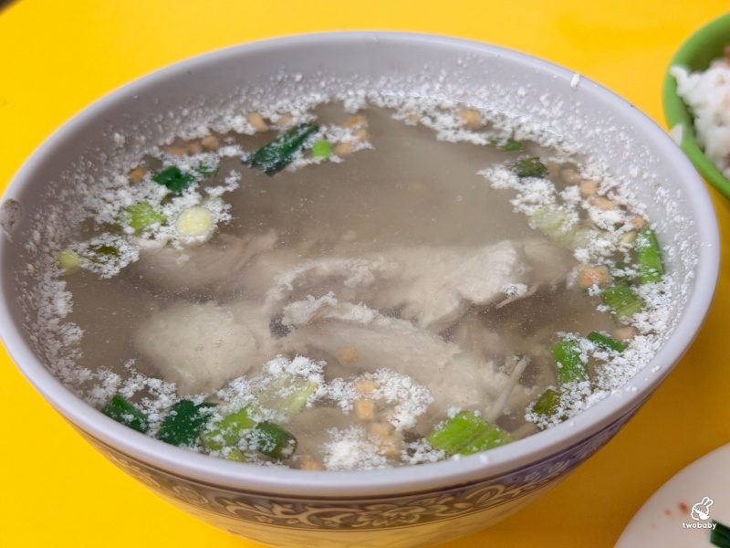 賴蚵仔之家 在地30年老店！超大顆鮮蚵配上鮮甜魚肉湯，在地人的台式早午餐！ @兔貝比的菲比尋嚐