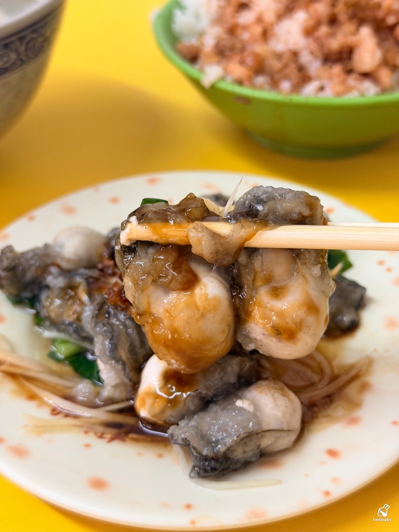 賴蚵仔之家 在地30年老店！超大顆鮮蚵配上鮮甜魚肉湯，在地人的台式早午餐！ @兔貝比的菲比尋嚐