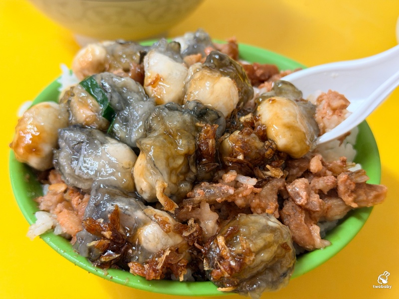 賴蚵仔之家 在地30年老店！超大顆鮮蚵配上鮮甜魚肉湯，在地人的台式早午餐！ @兔貝比的菲比尋嚐