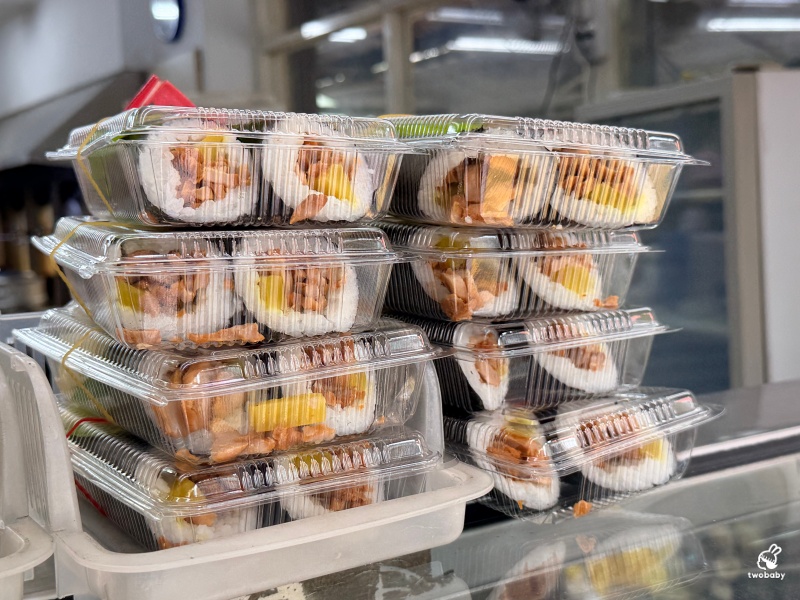 阿婆壽司｜24小時不打烊！從路邊攤賣到蓋大樓，鶯歌銅板美食傳奇！ @兔貝比的菲比尋嚐