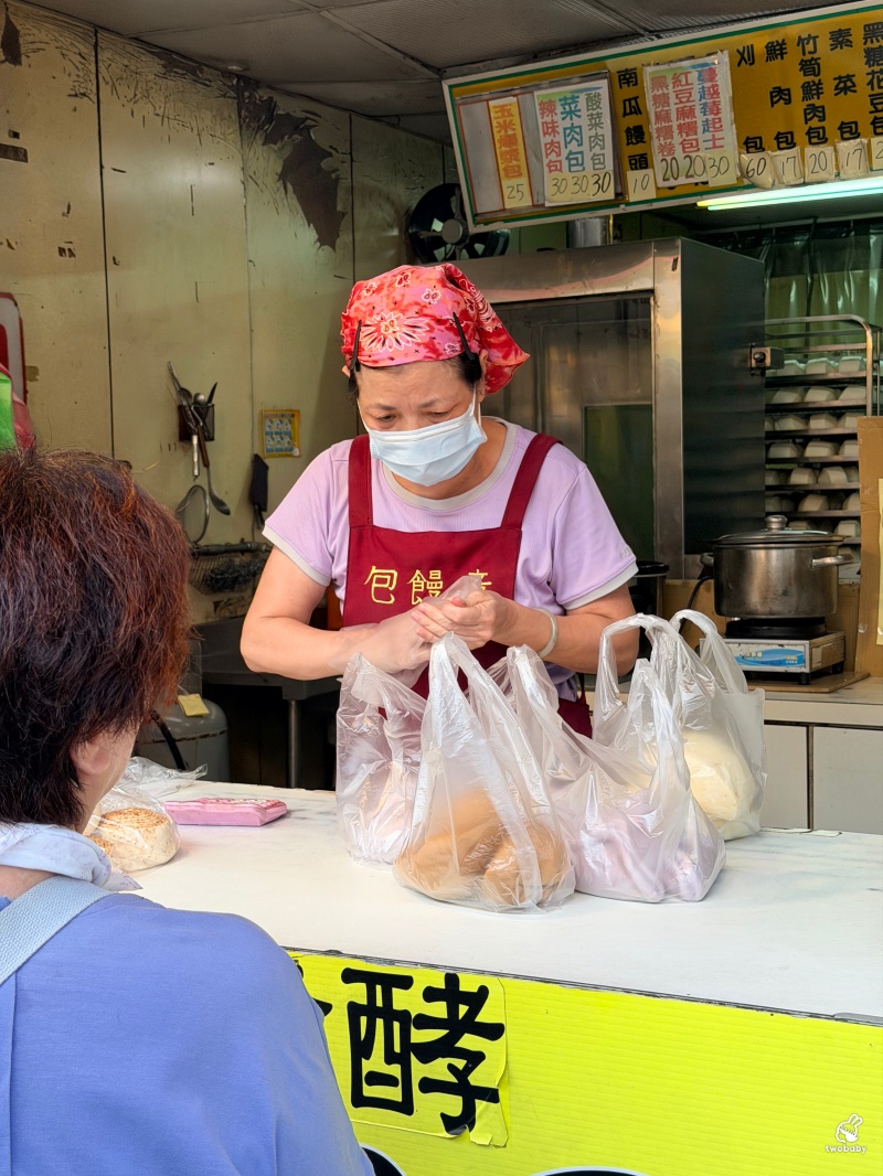 包饅意手工包子店|阿婆壽司隔壁排隊美食!巨大手工包子饅頭,在地人一袋一袋買 @兔貝比的菲比尋嚐 包饅意手工包子店|阿婆壽司隔壁排隊美食!巨大手工包子饅頭,在地人一袋一袋買 @兔貝比的菲比尋嚐