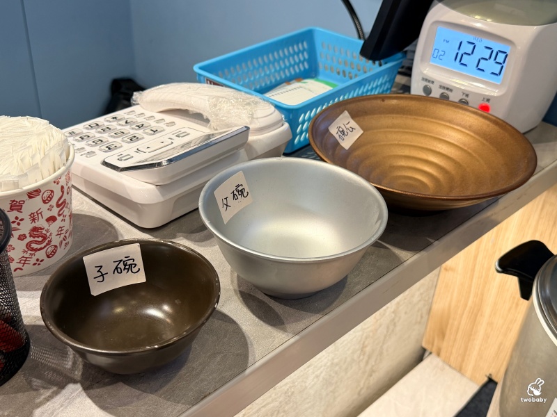板橋羊肉推薦|吵三小羊肉專賣板橋館前店 三碗白飯挑戰成功直接送炒羊肉,內用白飯免費、羊肉清湯無限續! @兔貝比的菲比尋嚐 板橋羊肉推薦|吵三小羊肉專賣板橋館前店 三碗白飯挑戰成功直接送炒羊肉,內用白飯免費、羊肉清湯無限續! @兔貝比的菲比尋嚐
