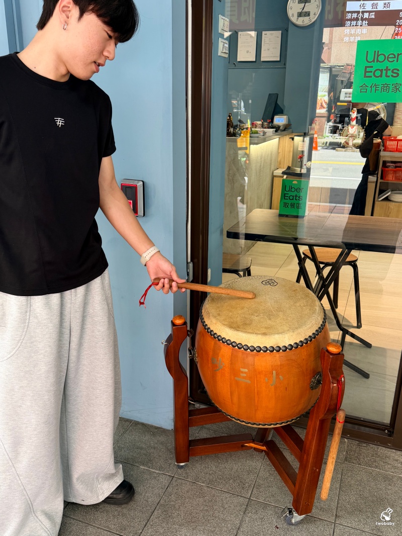 板橋羊肉推薦|吵三小羊肉專賣板橋館前店 三碗白飯挑戰成功直接送炒羊肉,內用白飯免費、羊肉清湯無限續! @兔貝比的菲比尋嚐 板橋羊肉推薦|吵三小羊肉專賣板橋館前店 三碗白飯挑戰成功直接送炒羊肉,內用白飯免費、羊肉清湯無限續! @兔貝比的菲比尋嚐