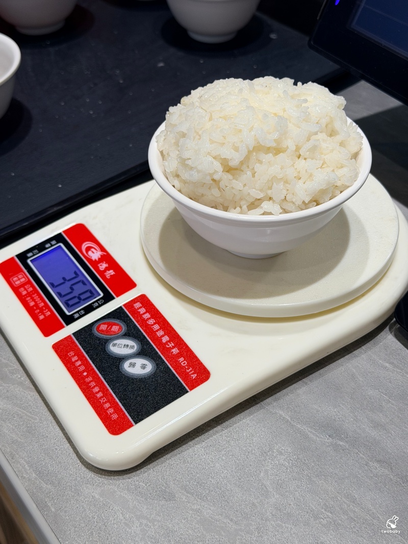 板橋羊肉推薦|吵三小羊肉專賣板橋館前店 三碗白飯挑戰成功直接送炒羊肉,內用白飯免費、羊肉清湯無限續! @兔貝比的菲比尋嚐 板橋羊肉推薦|吵三小羊肉專賣板橋館前店 三碗白飯挑戰成功直接送炒羊肉,內用白飯免費、羊肉清湯無限續! @兔貝比的菲比尋嚐