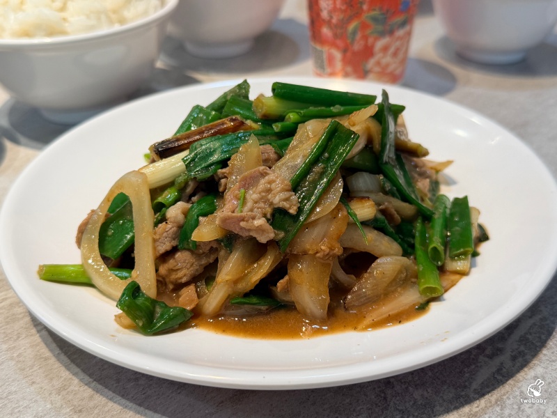 板橋羊肉推薦｜吵三小羊肉專賣板橋館前店 三碗白飯挑戰成功直接送炒羊肉，內用白飯免費、羊肉清湯無限續！ @兔貝比的菲比尋嚐