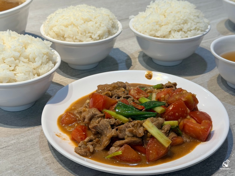 板橋羊肉推薦｜吵三小羊肉專賣板橋館前店 三碗白飯挑戰成功直接送炒羊肉，內用白飯免費、羊肉清湯無限續！ @兔貝比的菲比尋嚐