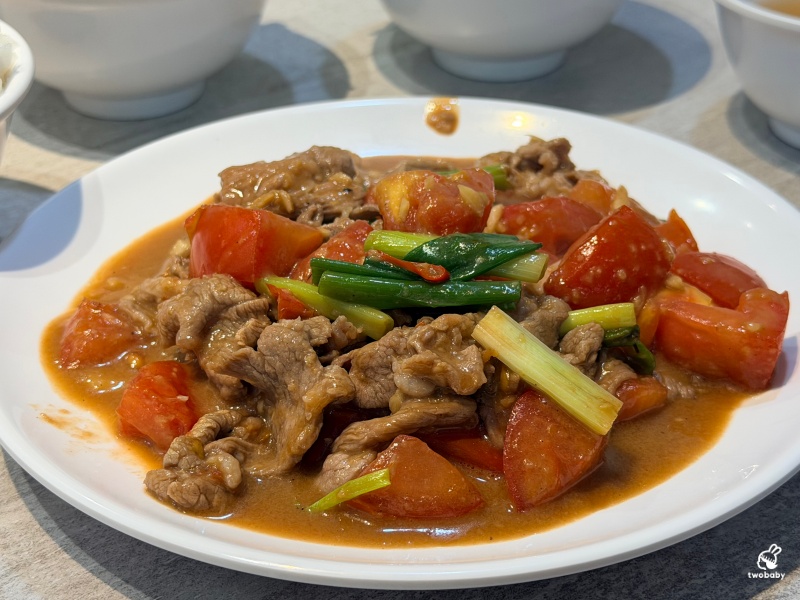 板橋羊肉推薦｜吵三小羊肉專賣板橋館前店 三碗白飯挑戰成功直接送炒羊肉，內用白飯免費、羊肉清湯無限續！ @兔貝比的菲比尋嚐