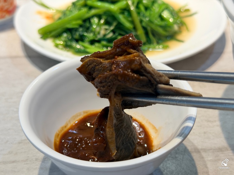 板橋羊肉推薦|吵三小羊肉專賣板橋館前店 三碗白飯挑戰成功直接送炒羊肉,內用白飯免費、羊肉清湯無限續! @兔貝比的菲比尋嚐 板橋羊肉推薦|吵三小羊肉專賣板橋館前店 三碗白飯挑戰成功直接送炒羊肉,內用白飯免費、羊肉清湯無限續! @兔貝比的菲比尋嚐