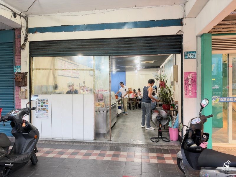 大家族快餐 60元便當太扯 可選4樣配菜，內用紅茶、湯還能無限續！ @兔貝比的菲比尋嚐