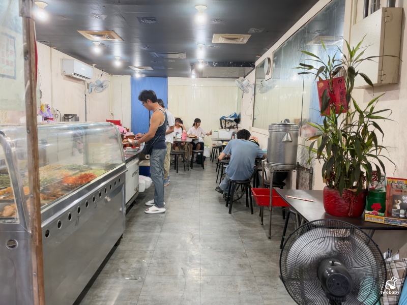 大家族快餐 60元便當太扯 可選4樣配菜，內用紅茶、湯還能無限續！ @兔貝比的菲比尋嚐