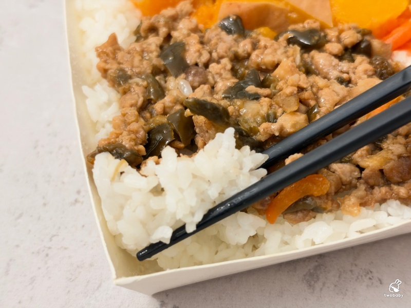 大家族快餐 60元便當太扯 可選4樣配菜，內用紅茶、湯還能無限續！ @兔貝比的菲比尋嚐