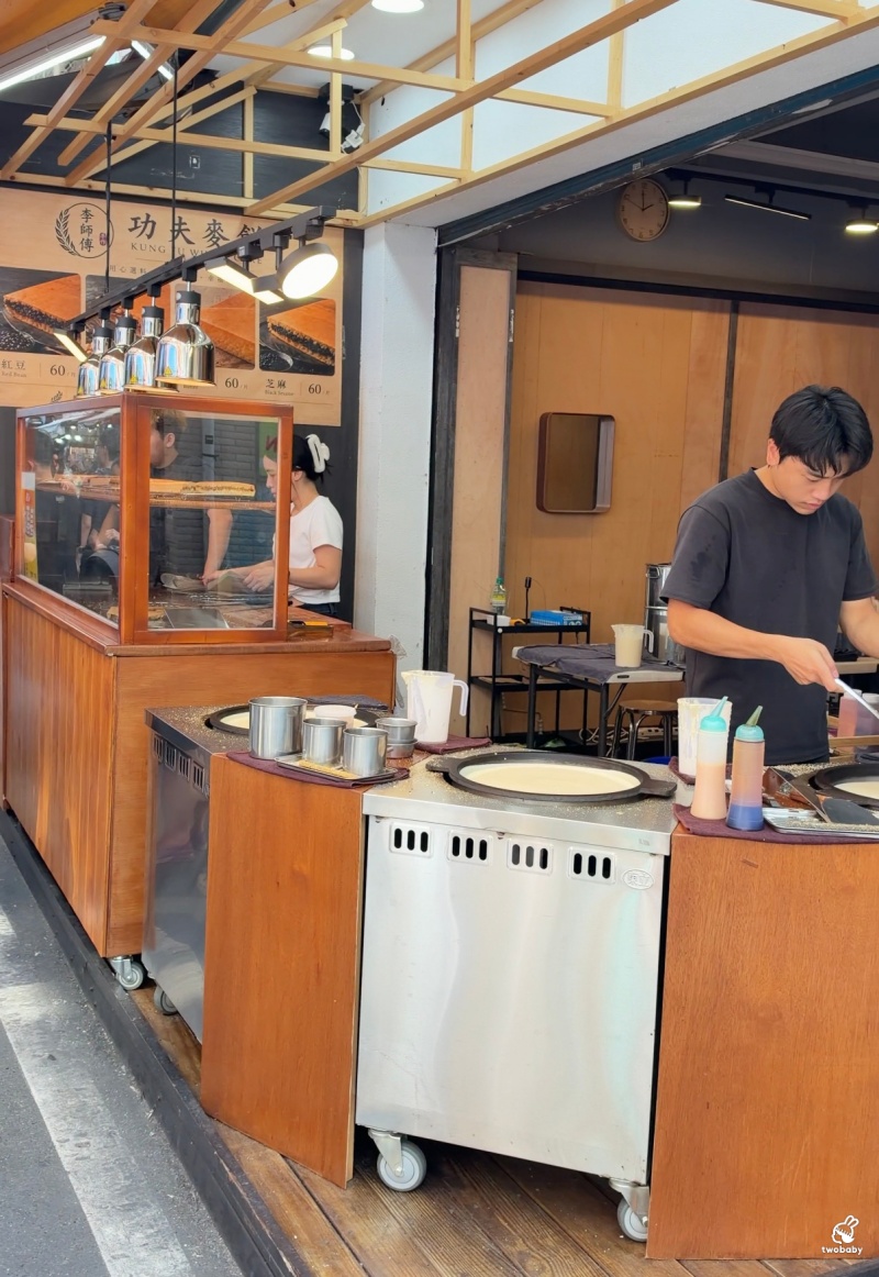 李師傅功夫麥餅｜淡水老街必吃古早味！現點現做超大片麥餅，鹹蛋黃花生意外好吃 @兔貝比的菲比尋嚐