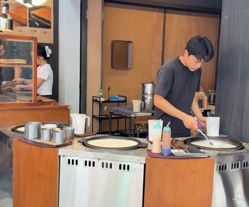 李師傅功夫麥餅｜淡水老街必吃古早味！現點現做超大片麥餅，鹹蛋黃花生意外好吃 @兔貝比的菲比尋嚐