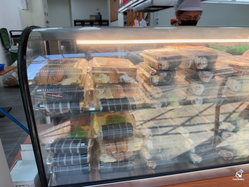阿婆壽司｜24小時不打烊！從路邊攤賣到蓋大樓，鶯歌銅板美食傳奇！ @兔貝比的菲比尋嚐