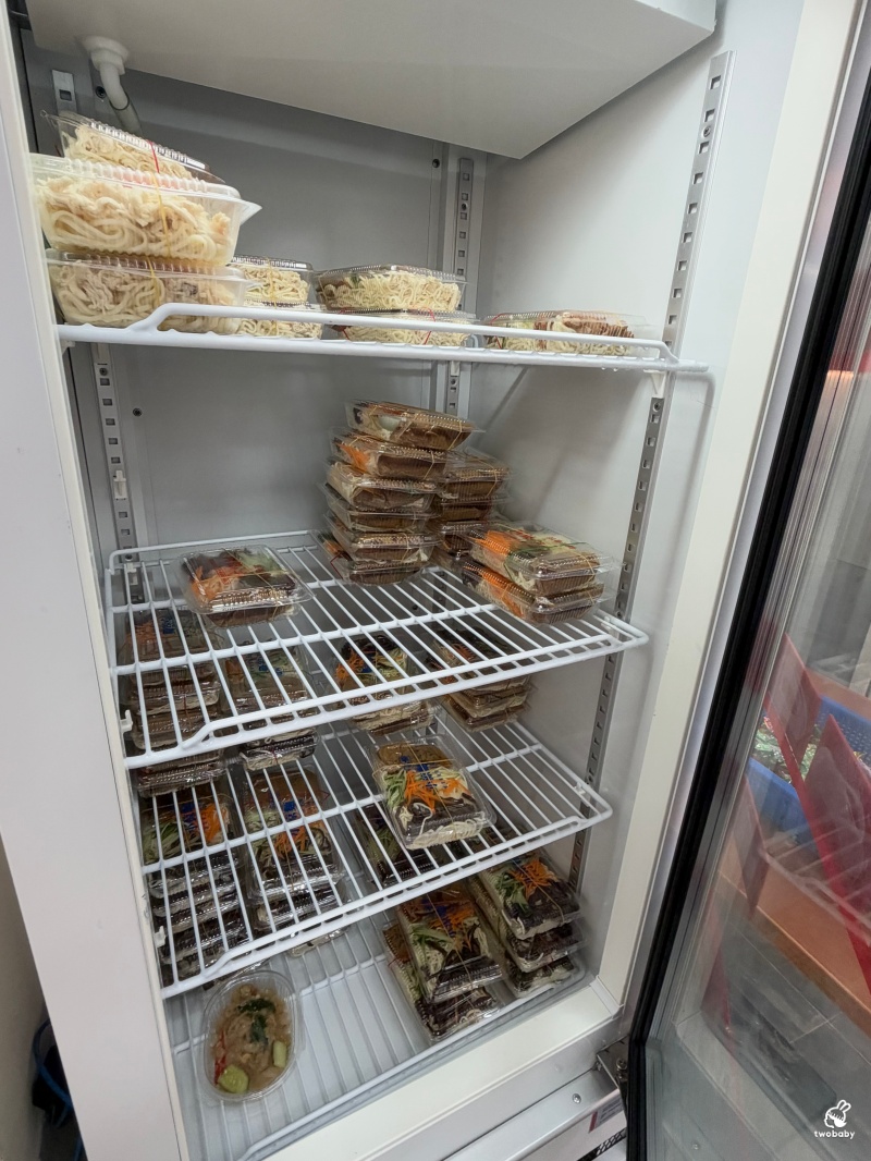 阿婆壽司|24小時不打烊!從路邊攤賣到蓋大樓,鶯歌銅板美食傳奇! @兔貝比的菲比尋嚐 阿婆壽司|24小時不打烊!從路邊攤賣到蓋大樓,鶯歌銅板美食傳奇! @兔貝比的菲比尋嚐