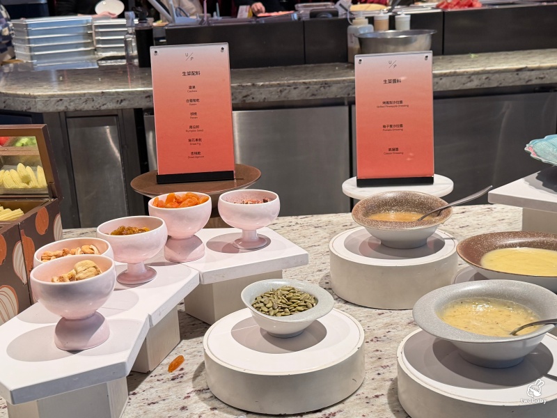 URBAN PARADISE 信義店｜台北高級吃到飽，生蠔、螃蟹、生魚片、現煎料理到甜點一次滿足！ @兔貝比的菲比尋嚐