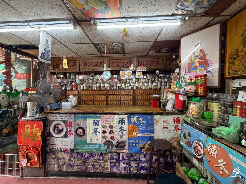 春吉蔘藥行藥膳牛羊肉湯｜不說你不知道 板橋隱藏在中藥行裡的麵店，藥膳湯頭自己配！ @兔貝比的菲比尋嚐