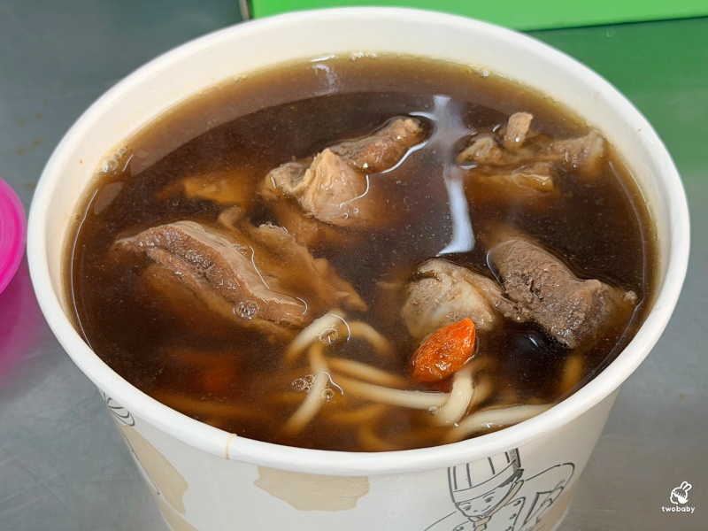 春吉蔘藥行藥膳牛羊肉湯｜不說你不知道 板橋隱藏在中藥行裡的麵店，藥膳湯頭自己配！ @兔貝比的菲比尋嚐