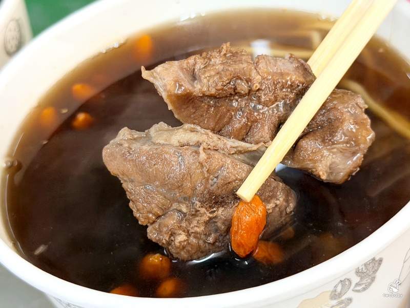 春吉蔘藥行藥膳牛羊肉湯|不說你不知道 板橋隱藏在中藥行裡的麵店,藥膳湯頭自己配! @兔貝比的菲比尋嚐 春吉蔘藥行藥膳牛羊肉湯|不說你不知道 板橋隱藏在中藥行裡的麵店,藥膳湯頭自己配! @兔貝比的菲比尋嚐