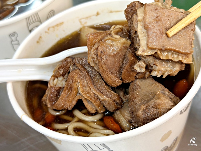 春吉蔘藥行藥膳牛羊肉湯|不說你不知道 板橋隱藏在中藥行裡的麵店,藥膳湯頭自己配! @兔貝比的菲比尋嚐 春吉蔘藥行藥膳牛羊肉湯|不說你不知道 板橋隱藏在中藥行裡的麵店,藥膳湯頭自己配! @兔貝比的菲比尋嚐