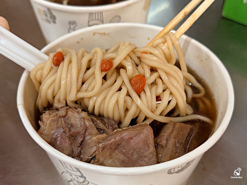 春吉蔘藥行藥膳牛羊肉湯|不說你不知道 板橋隱藏在中藥行裡的麵店,藥膳湯頭自己配! @兔貝比的菲比尋嚐 春吉蔘藥行藥膳牛羊肉湯|不說你不知道 板橋隱藏在中藥行裡的麵店,藥膳湯頭自己配! @兔貝比的菲比尋嚐