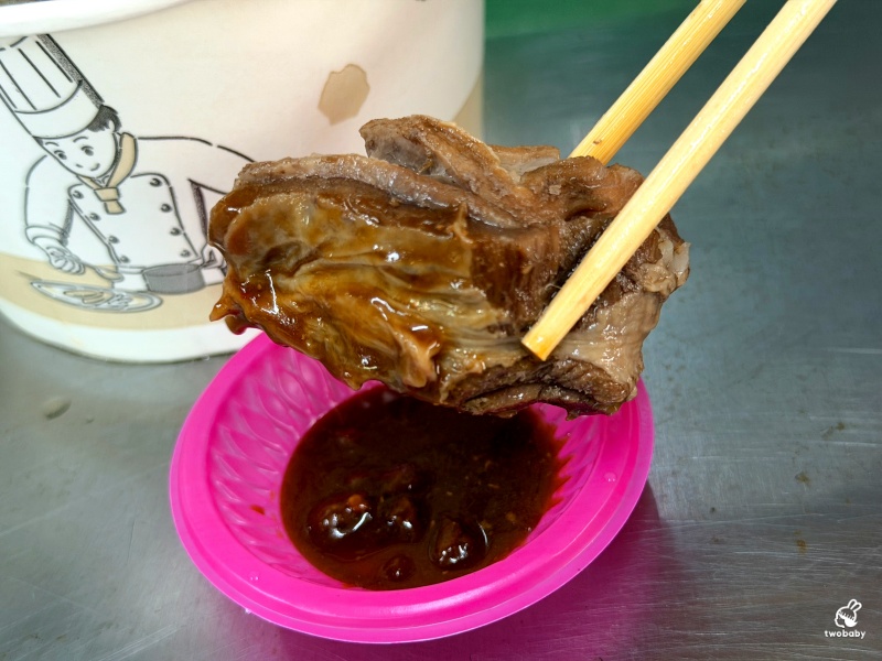 春吉蔘藥行藥膳牛羊肉湯｜不說你不知道 板橋隱藏在中藥行裡的麵店，藥膳湯頭自己配！ @兔貝比的菲比尋嚐