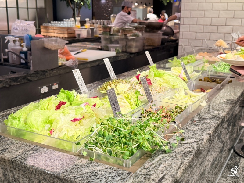 板橋最大素食吃到飽｜果然匯板橋遠百店，原來素食也能這麼澎湃，連沒吃素都愛上了！ @兔貝比的菲比尋嚐