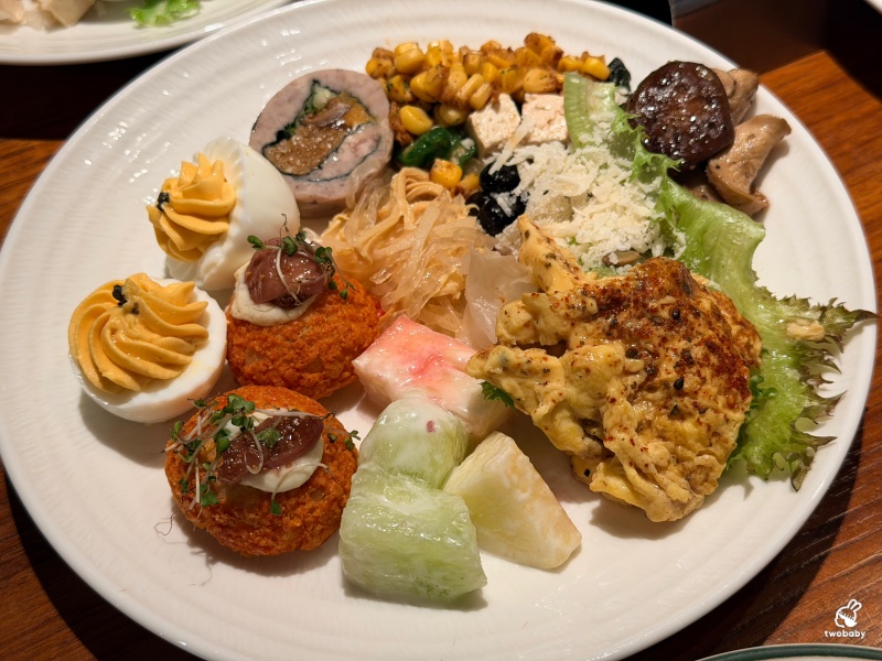 板橋最大素食吃到飽｜果然匯板橋遠百店，原來素食也能這麼澎湃，連沒吃素都愛上了！ @兔貝比的菲比尋嚐